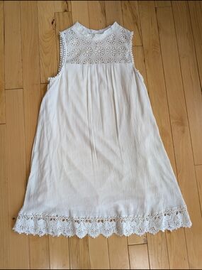 hint of mint White Sleeveless Lace Yoke Dress